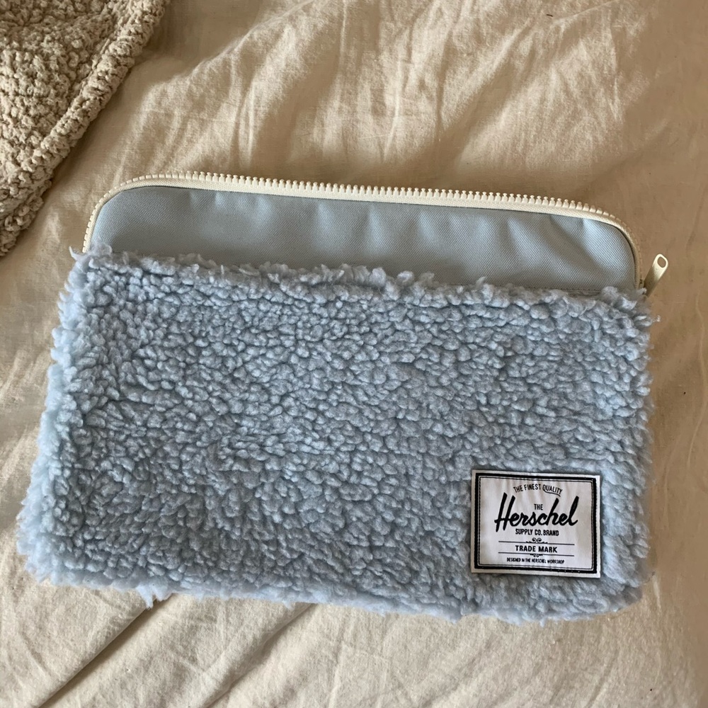 herschel supply co 12” laptop/tablet sleeve